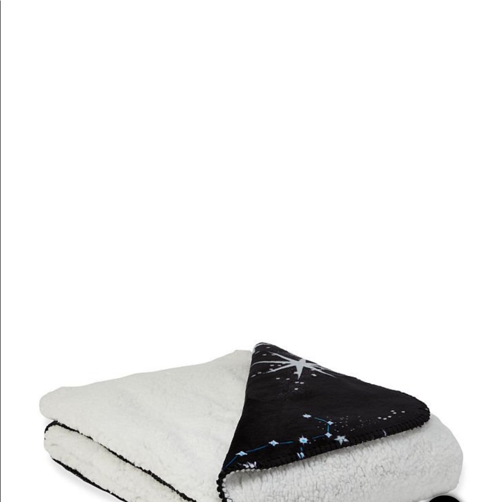 Throw blanket 🖤💫⭐️🤍 - Picture 2 of 5